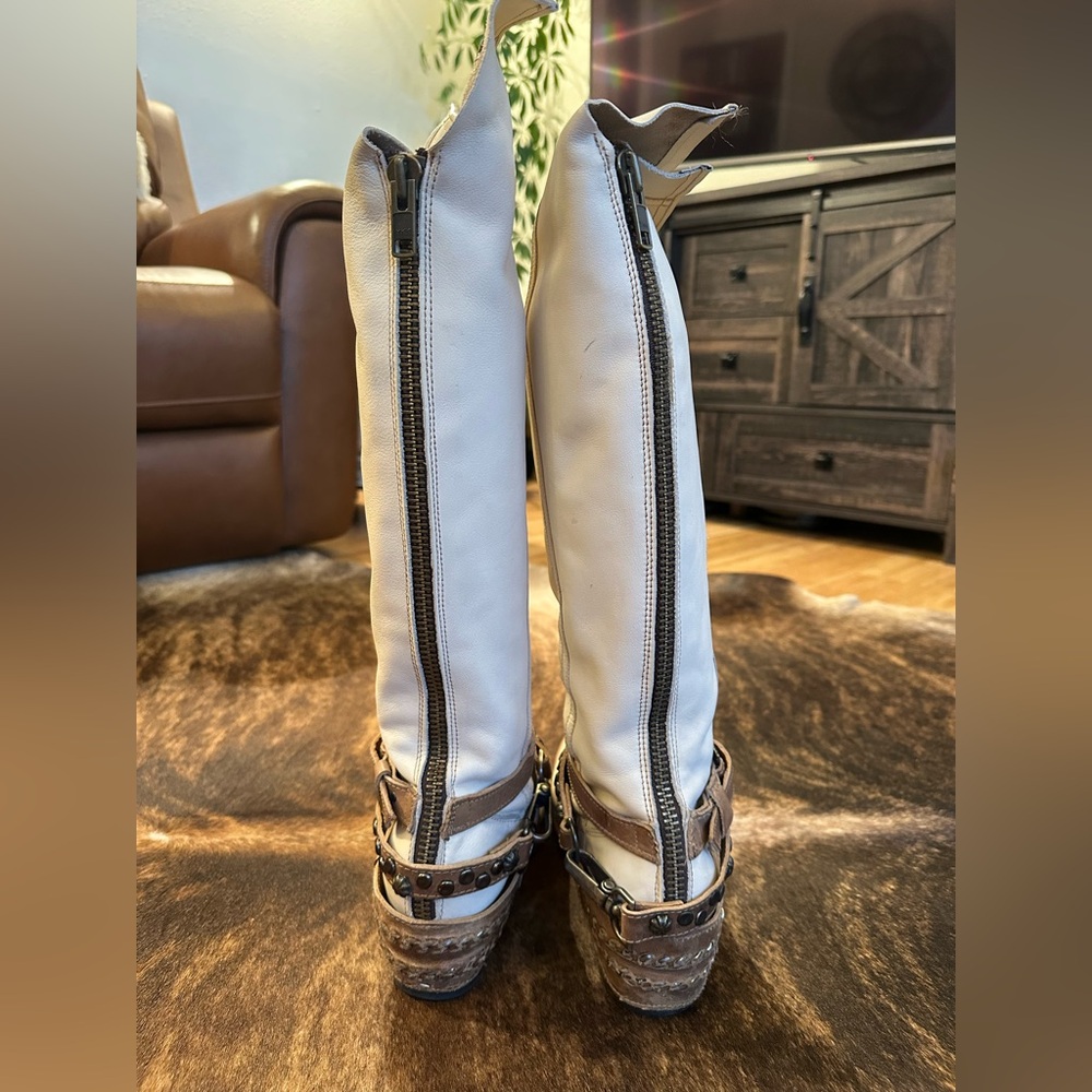 Freebird Rodondo Cream Leather Cowboy Boots with Brown Accents - Picture 3 of 6